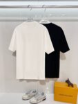 P80 CHANEL/香奈儿高品质300克圆领短袖T恤 品牌经典 小标刺绣🪡字母LOGO 2026ss早春官方同步 高版本 高品质 时尚个性 百搭潮流 套装 纯原品质 原版面料 吊牌 领标 水洗麦 三标齐全 颜色: 黑色.白色. 尺码：S M L XL
