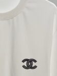 P80 CHANEL/香奈儿高品质300克圆领短袖T恤 品牌经典 小标刺绣🪡字母LOGO 2026ss早春官方同步 高版本 高品质 时尚个性 百搭潮流 套装 纯原品质 原版面料 吊牌 领标 水洗麦 三标齐全 颜色: 黑色.白色. 尺码：S M L XL