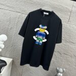 P75 CHANE*香奈*儿 2026春夏新款 经典字母图腾 烫画工艺 定制双纱平纹纯棉面料 短袖T恤 男女同款 颜色：黑色 白色 尺码： S （90-130斤） M （120-150斤） L （140-165斤） XL （160-180斤） XXL （180-210斤）
