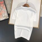 P70 品牌： 香奈儿 (胖子福音)原单男士休闲短袖T恤，2026春夏新品，定制胸前顶级logo 工艺、搭配整件细节 品质及剪裁设计都堪称一流，定制进口丝光棉面料！型格十足，配色轻熟百搭。M-5XL(穿到220斤)