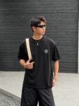 weigou_190208_7_2f7edb39fb P75 CHANEL/香奈儿 经典logo刺绣 《区别通货面料》双纱纯棉上衣 7a抗菌短袖tee 上身十分舒适,男女同款半袖,落肩宽松版型 颜色: 黑色 白色 咖啡色 尺码:S(90-130斤) M(125-150斤) L(135-165斤) XL(160-190斤) XXL(185-220斤)