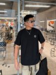 weigou_190208_8_5b2da84a6f P75 CHANEL/香奈儿 经典logo刺绣 《区别通货面料》双纱纯棉上衣 7a抗菌短袖tee 上身十分舒适,男女同款半袖,落肩宽松版型 颜色: 黑色 白色 咖啡色 尺码:S(90-130斤) M(125-150斤) L(135-165斤) XL(160-190斤) XXL(185-220斤)