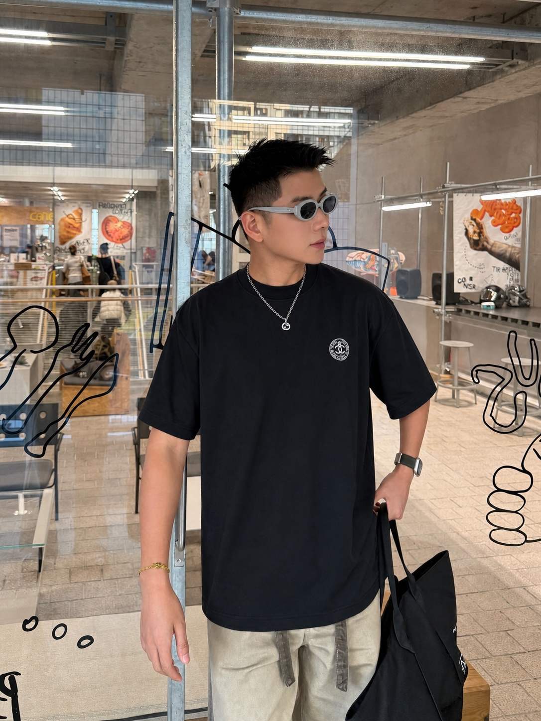 weigou_190208_8_5b2da84a6f P75 CHANEL/香奈儿 经典logo刺绣 《区别通货面料》双纱纯棉上衣 7a抗菌短袖tee 上身十分舒适,男女同款半袖,落肩宽松版型 颜色: 黑色 白色 咖啡色 尺码:S(90-130斤) M(125-150斤) L(135-165斤) XL(160-190斤) XXL(185-220斤)
