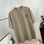 P75 CHANEL/香奈儿 经典logo刺绣 《区别通货面料》双纱纯棉上衣 7a抗菌短袖tee 上身十分舒适，男女同款半袖，落肩宽松版型 颜色: 黑色 白色 咖啡色 尺码：S（90-130斤） M（125-150斤） L（135-165斤） XL（160-190斤） XXL（185-220斤）