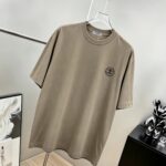 P75 CHANEL/香奈儿 经典logo刺绣 《区别通货面料》双纱纯棉上衣 7a抗菌短袖tee 上身十分舒适，男女同款半袖，落肩宽松版型 颜色: 黑色 白色 咖啡色 尺码：S（90-130斤） M（125-150斤） L（135-165斤） XL（160-190斤） XXL（185-220斤）