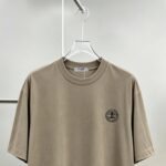 P75 CHANEL/香奈儿 经典logo刺绣 《区别通货面料》双纱纯棉上衣 7a抗菌短袖tee 上身十分舒适，男女同款半袖，落肩宽松版型 颜色: 黑色 白色 咖啡色 尺码：S（90-130斤） M（125-150斤） L（135-165斤） XL（160-190斤） XXL（185-220斤）