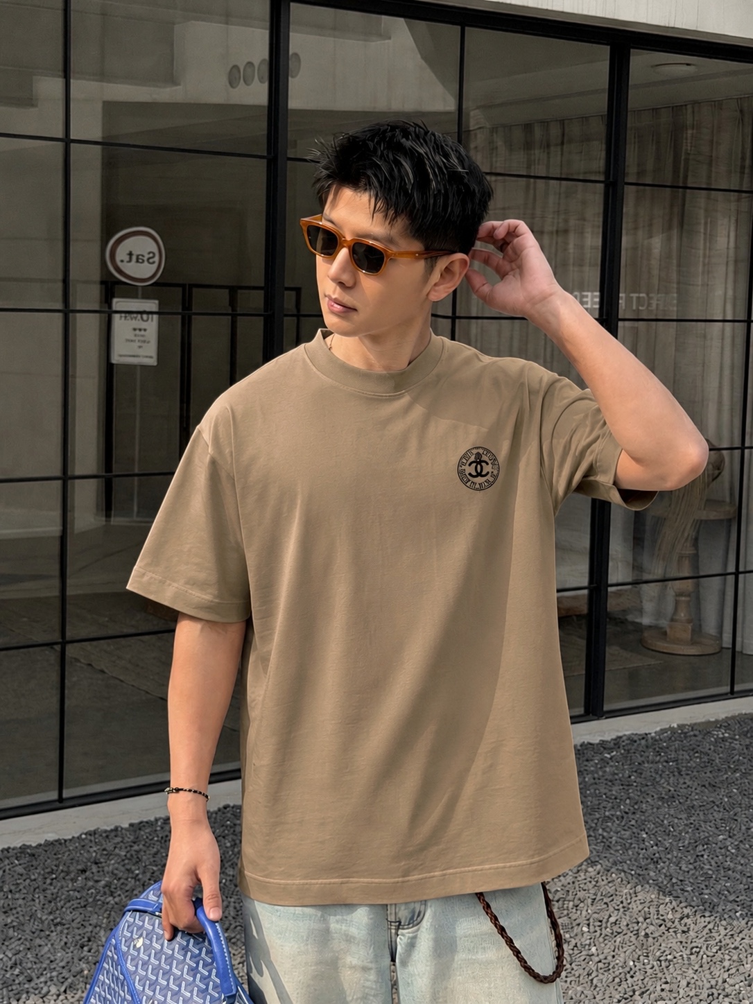 P75 CHANEL/香奈儿 经典logo刺绣 《区别通货面料》双纱纯棉上衣 7a抗菌短袖tee 上身十分舒适，男女同款半袖，落肩宽松版型 颜色: 黑色 白色 咖啡色 尺码：S（90-130斤） M（125-150斤） L（135-165斤） XL（160-190斤） XXL（185-220斤）