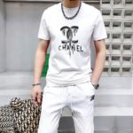 P70 品牌： 香奈儿 (胖子福音)原单男士休闲短袖T恤，2026春夏新品，定制胸前顶级logo 工艺、搭配整件细节 品质及剪裁设计都堪称一流，定制进口丝光棉面料！型格十足，配色轻熟百搭。M-5XL(穿到220斤)