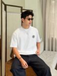 weigou_190307_8_91437888b6 P75 CHANEL/香奈儿 经典logo刺绣 《区别通货面料》双纱纯棉上衣 7a抗菌短袖tee 上身十分舒适,男女同款半袖,落肩宽松版型 颜色: 黑色 白色 咖啡色 尺码:S(90-130斤) M(125-150斤) L(135-165斤) XL(160-190斤) XXL(185-220斤)