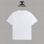 P70 Chanel/香奈儿 印花Logo百搭潮流圆领短袖T恤男女同款 吊牌 领标 水洗唛 三标齐全 尺码：S-XXL 颜色：黑色，白色