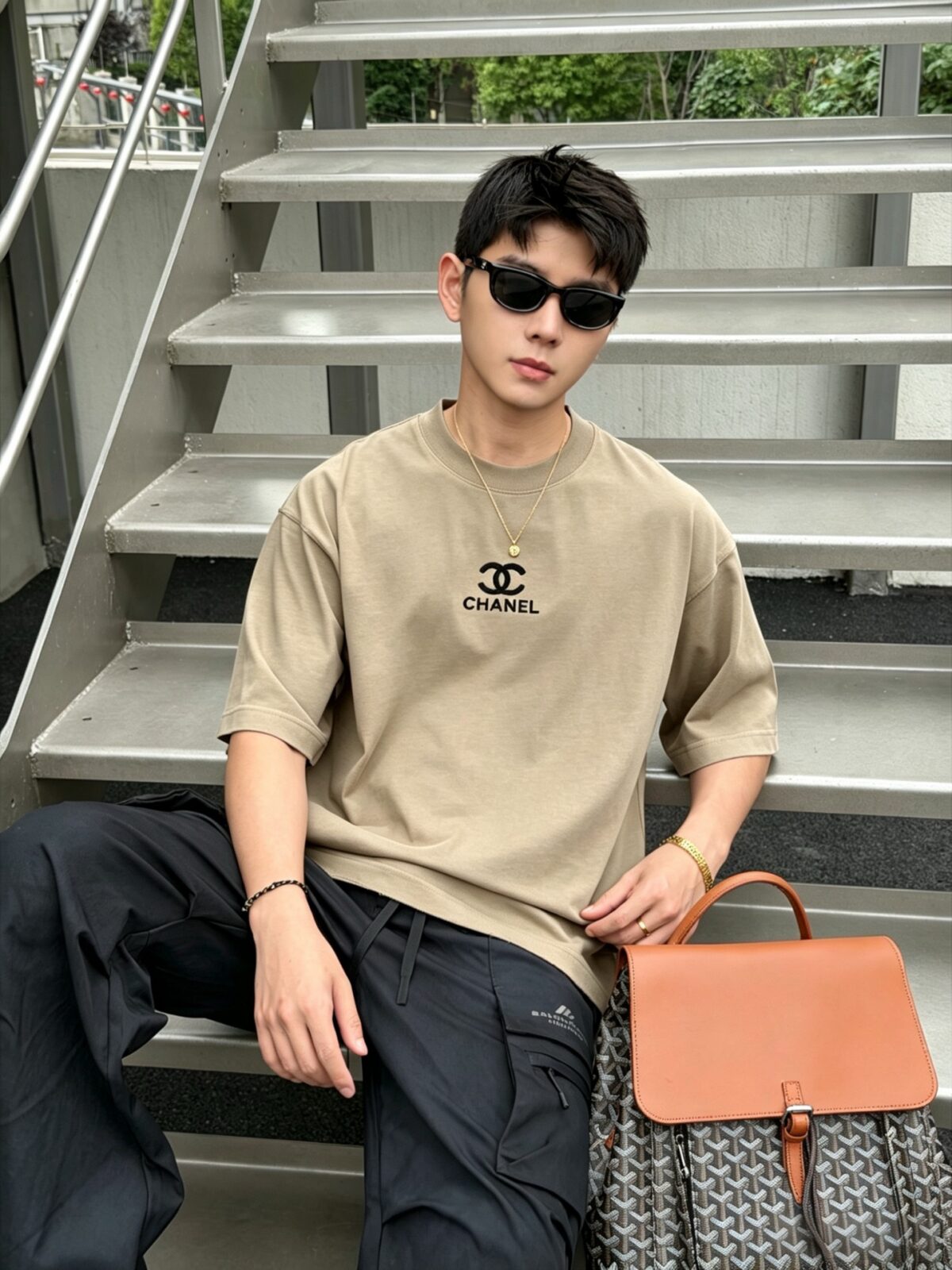 weigou_190391_7_c461e66fab P75 CHANEL/香奈儿 经典logo刺绣 《区别通货面料》双纱纯棉上衣 7a抗菌短袖tee 上身十分舒适,男女同款半袖,落肩宽松版型 颜色: 黑色 白色 咖啡色 尺码:S(90-130斤) M(125-150斤) L(135-165斤) XL(160-190斤) XXL(185-220斤)