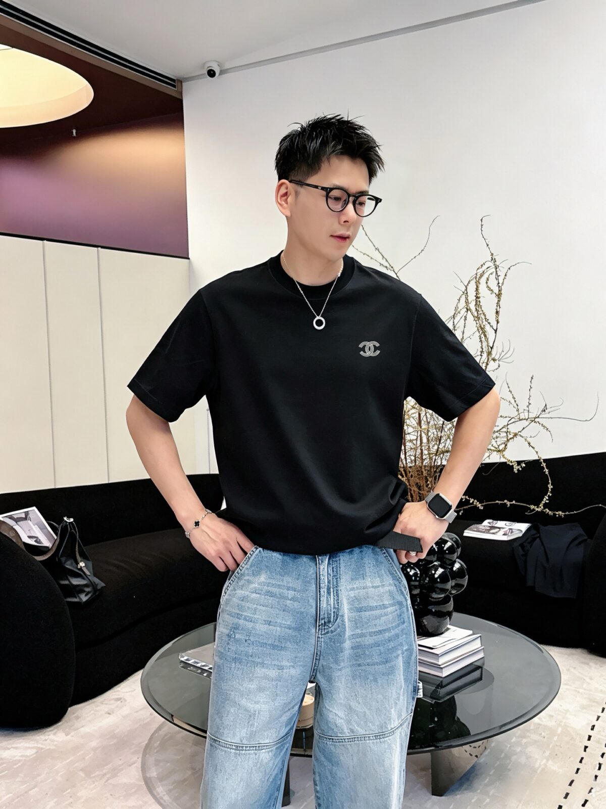 weigou_190477_8_5d88ec12cd P75 CHANEL/香奈儿 经典logo刺绣 《区别通货面料》双纱纯棉上衣 7a抗菌短袖tee 上身十分舒适,男女同款半袖,落肩宽松版型 颜色: 黑色 白色 咖啡色 尺码:S(90-130斤) M(125-150斤) L(135-165斤) XL(160-190斤) XXL(185-220斤)