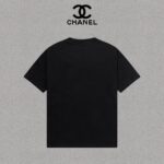 P70 Chanel/香奈儿 印花Logo百搭潮流圆领短袖T恤男女同款 吊牌 领标 水洗唛 三标齐全 尺码：S-XXL 颜色：黑色，白色