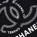 P85 CHANEL 香奈儿 新款 面料升级 300g纯棉 印花短袖T恤 颜色：黑色 白色尺码：XS~L - 副本 (16)