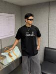 P70 Chanel/香奈儿 印花Logo百搭潮流圆领短袖T恤男女同款 吊牌 领标 水洗唛 三标齐全 尺码：S-XXL 颜色：黑色，白色