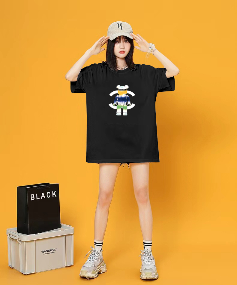 P70 Chanel/香奈儿 印花Logo百搭潮流圆领短袖T恤男女同款 吊牌 领标 水洗唛 三标齐全 尺码：S-XXL 颜色：黑色，白色