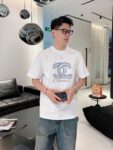 P70 Chanel/香奈儿 印花Logo百搭潮流圆领短袖T恤男女同款 吊牌 领标 水洗唛 三标齐全 尺码：S-XXL 颜色：黑色，白色