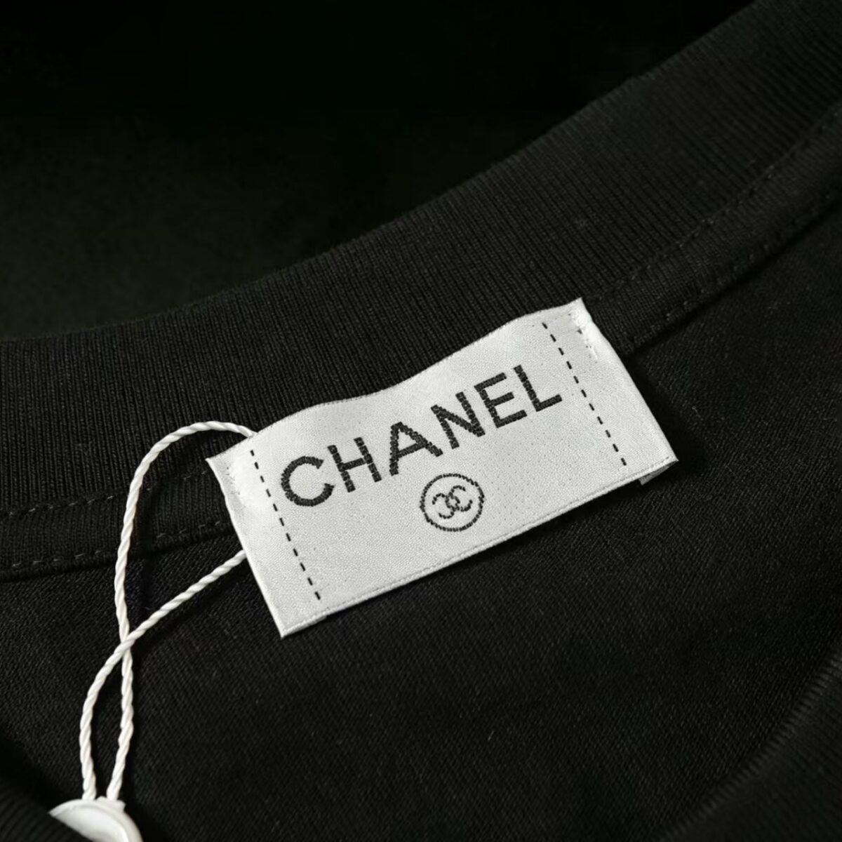 P85 CHANEL 香奈儿 新款 面料升级 300g纯棉 印花短袖T恤 颜色：黑色 白色尺码：XS~L - 副本 (28)