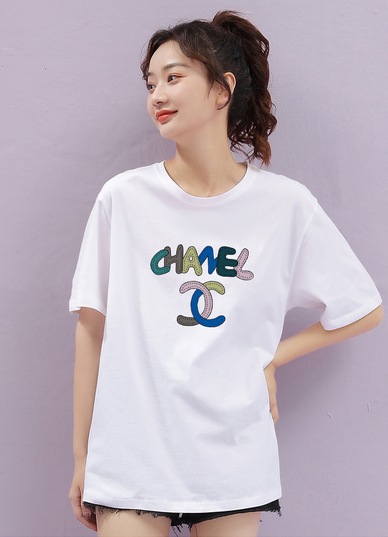 P70 Chanel/香奈儿 印花Logo百搭潮流圆领短袖T恤男女同款 吊牌 领标 水洗唛 三标齐全 尺码：S-XXL 颜色：黑色，白色