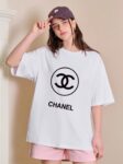 P70 Chanel/香奈儿 印花Logo百搭潮流圆领短袖T恤男女同款 吊牌 领标 水洗唛 三标齐全 尺码：S-XXL 颜色：黑色，白色