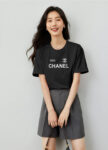 P70 Chanel/香奈儿 印花Logo百搭潮流圆领短袖T恤男女同款 吊牌 领标 水洗唛 三标齐全 尺码：S-XXL 颜色：黑色，白色