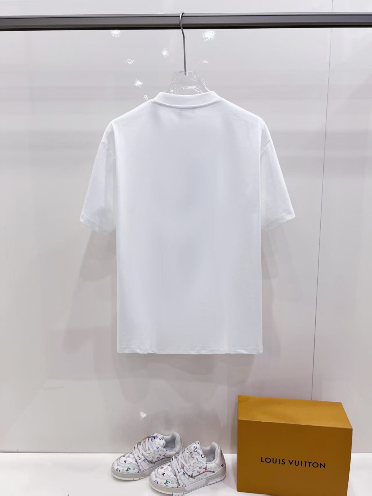 P85 Chane* 26ss新品短袖T恤，帅气时尚，胸前印花图案字母logo，简约百搭款。面料棉 不仅挺括，保持潮流的廓形，又穿着舒适，纱织更细腻。 尺码：S-XXL