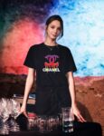 P70 Chanel/香奈儿 印花Logo百搭潮流圆领短袖T恤男女同款 吊牌 领标 水洗唛 三标齐全 尺码：S-XXL 颜色：黑色，白色