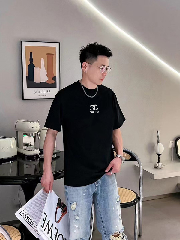 P70 Chanel/香奈儿 印花Logo百搭潮流圆领短袖T恤男女同款 吊牌 领标 水洗唛 三标齐全 尺码：S-XXL 颜色：黑色，白色
