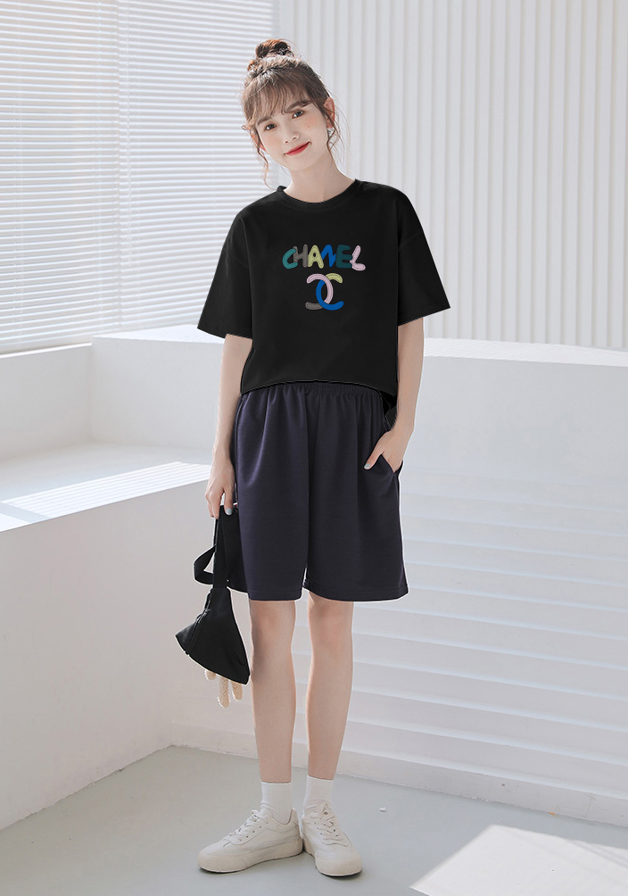 P70 Chanel/香奈儿 印花Logo百搭潮流圆领短袖T恤男女同款 吊牌 领标 水洗唛 三标齐全 尺码：S-XXL 颜色：黑色，白色