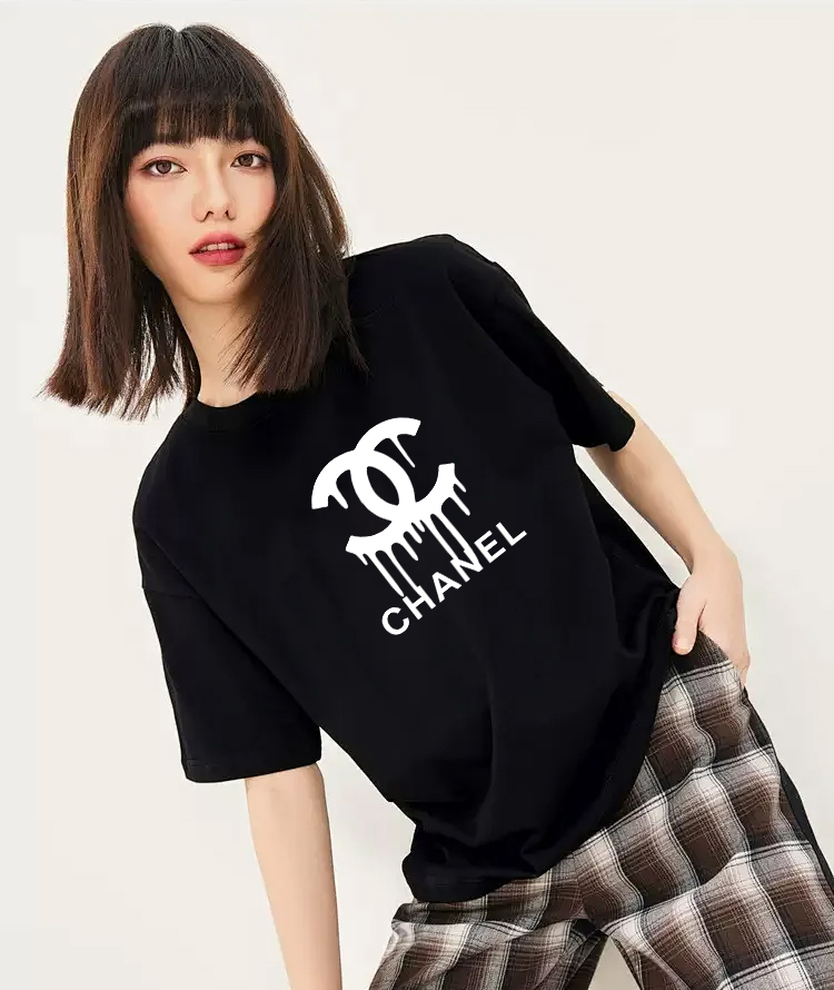 P70 Chanel/香奈儿 印花Logo百搭潮流圆领短袖T恤男女同款 吊牌 领标 水洗唛 三标齐全 尺码：S-XXL 颜色：黑色，白色