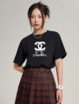 P70 Chanel/香奈儿 印花Logo百搭潮流圆领短袖T恤男女同款 吊牌 领标 水洗唛 三标齐全 尺码：S-XXL 颜色：黑色，白色