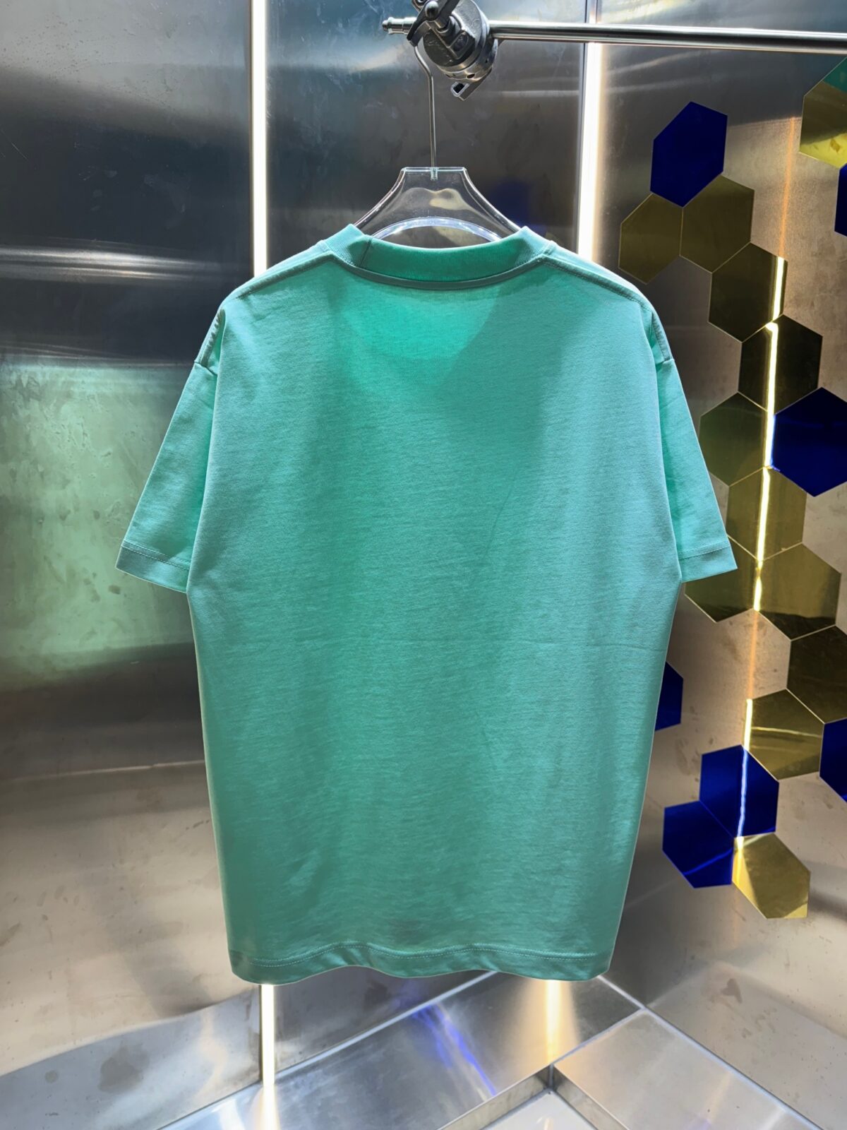 P70 2026SS春夏季高品质CHANEL香奈儿圆领短袖T恤春夏新款双纱纯蓝280克紧密纺双C字母 宽松版型 简约百搭 吊牌 领标 洗水唛 三标齐全 颜色: 黑色 白色 绿色 紫色 尺码: S M L XL XXL