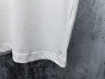 P70 【CHanel】香奈儿植绒压片情侣款短袖T恤 面料260g双沙纯棉 手感非常舒服 时尚又个性 超级百搭好看的一款T恤 男女都非常合适 人手必备款 包装 吊牌 领标 水洗麦 齐全👍 颜色：黑色、白色 尺码：XS- L