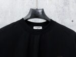 P70 【CHanel】香奈儿植绒压片情侣款短袖T恤 面料260g双沙纯棉 手感非常舒服 时尚又个性 超级百搭好看的一款T恤 男女都非常合适 人手必备款 包装 吊牌 领标 水洗麦 齐全👍 颜色：黑色、白色 尺码：XS- L