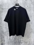 P70 【CHanel】香奈儿26ss logo压胶情侣款短袖T恤 面料260g双沙纯棉 手感非常舒服 时尚又个性 超级百搭好看的一款T恤 男女都非常合适 人手必备款 包装 吊牌 领标 水洗麦 齐全👍 颜色：黑色、白色 尺码：XS- L