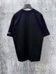 P70 【CHanel】香奈儿26ss logo压胶情侣款短袖T恤 面料260g双沙纯棉 手感非常舒服 时尚又个性 超级百搭好看的一款T恤 男女都非常合适 人手必备款 包装 吊牌 领标 水洗麦 齐全👍 颜色：黑色、白色 尺码：XS- L