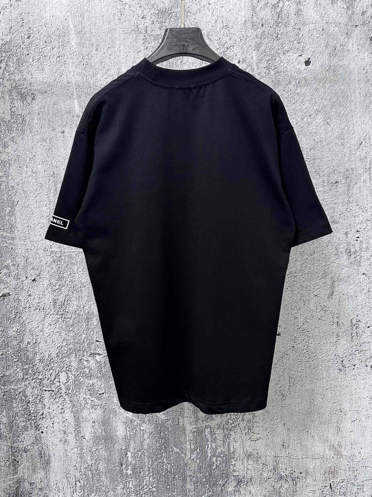 P70 【CHanel】香奈儿26ss logo压胶情侣款短袖T恤 面料260g双沙纯棉 手感非常舒服 时尚又个性 超级百搭好看的一款T恤 男女都非常合适 人手必备款 包装 吊牌 领标 水洗麦 齐全👍 颜色：黑色、白色 尺码：XS- L