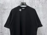 P70 【CHanel】香奈儿26ss logo压胶情侣款短袖T恤 面料260g双沙纯棉 手感非常舒服 时尚又个性 超级百搭好看的一款T恤 男女都非常合适 人手必备款 包装 吊牌 领标 水洗麦 齐全👍 颜色：黑色、白色 尺码：XS- L