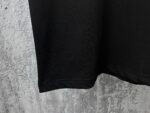 P70 【CHanel】香奈儿26ss logo压胶情侣款短袖T恤 面料260g双沙纯棉 手感非常舒服 时尚又个性 超级百搭好看的一款T恤 男女都非常合适 人手必备款 包装 吊牌 领标 水洗麦 齐全👍 颜色：黑色、白色 尺码：XS- L