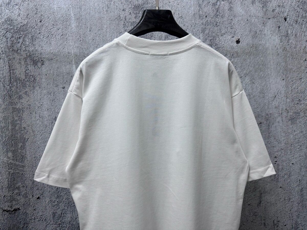 P70 【CHanel】香奈儿26ss logo情侣款短袖T恤 面料260g双沙纯棉 手感非常舒服 时尚又个性 超级百搭好看的一款T恤 男女都非常合适 人手必备款 包装 吊牌 领标 水洗麦 齐全👍 颜色：黑色、白色 尺码：XS- L