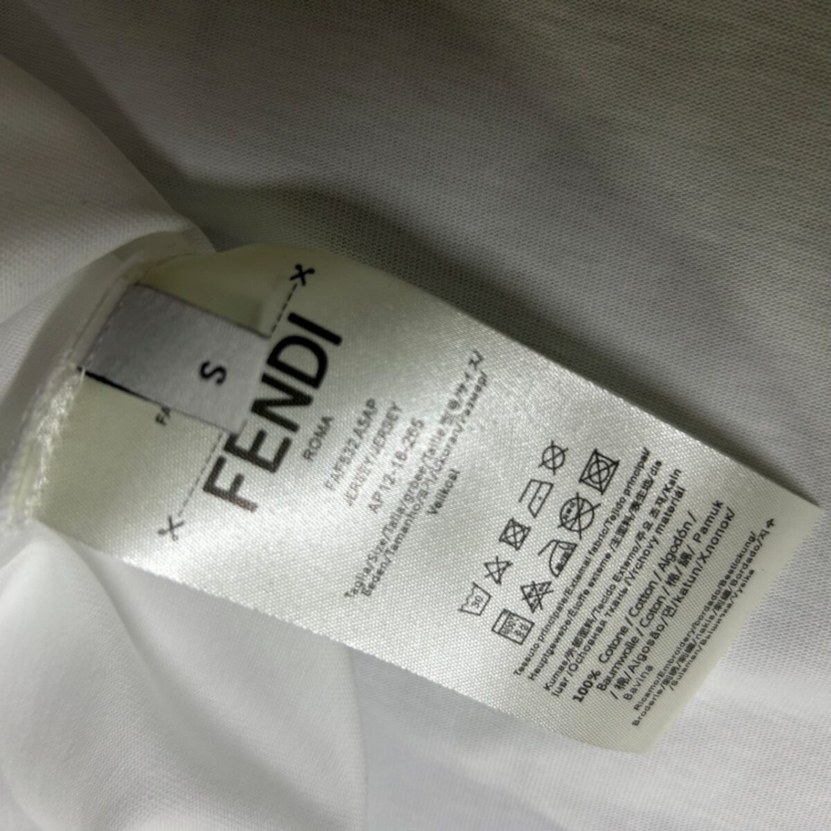 P65 fendi芬迪 刺绣款 2026春夏经典圆领短袖T恤采用280克双纱精棉，衣服偏厚使整体高透气和柔软性，高版本，三标齐全！男女同款 颜色：白色 黑色 杏色 灰色 -尺码：S M L Xl