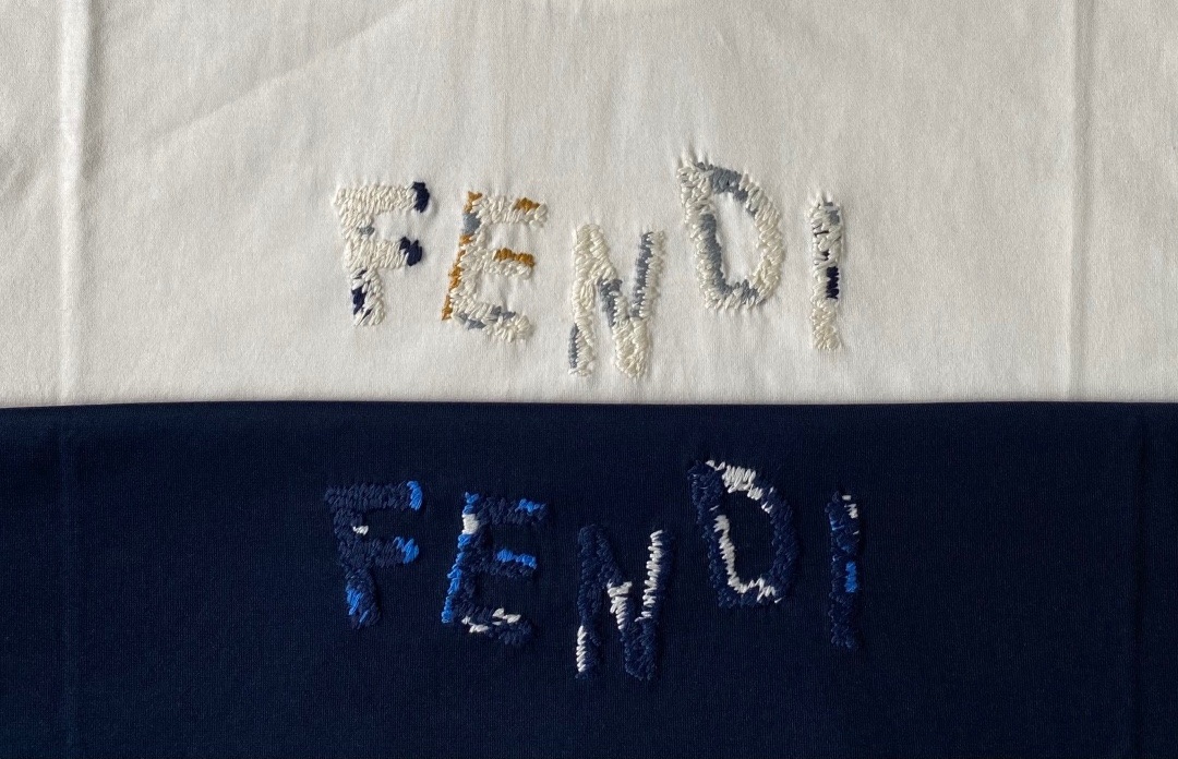 P65 fendi芬迪 刺绣款 2026春夏经典圆领短袖T恤采用280克双纱精棉，衣服偏厚使整体高透气和柔软性，高版本，三标齐全！男女同款 颜色：白色 黑色 杏色 灰色 -尺码：S M L Xl
