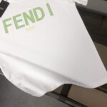 weigou_192235_6_5c6205b770 P75 💥 FENDI 芬迪 夏季新款圆领短袖T恤!270克重磅高端纯棉面料,手感质感都极完美!修身裁剪设计干净利落!时尚又好看!走线做工非常精致!版型效果超赞!而且透气性能超强!任何年龄阶段都可轻松驾驭,男士衣橱里必备的单品。 颜色: 米白 黑色 码数:M-3XL (下单请报身高体重)
