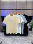 P65 fendi芬迪 刺绣款 2026春夏经典圆领短袖T恤采用280克双纱精棉，衣服偏厚使整体高透气和柔软性，高版本，三标齐全！男女同款 颜色：白色 黑色 杏色 灰色 -尺码：S M L Xl