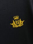 P65 fendi芬迪 刺绣款 2026春夏经典圆领短袖T恤采用280克双纱精棉，衣服偏厚使整体高透气和柔软性，高版本，三标齐全！男女同款 颜色：白色 黑色 杏色 灰色 -尺码：S M L Xl