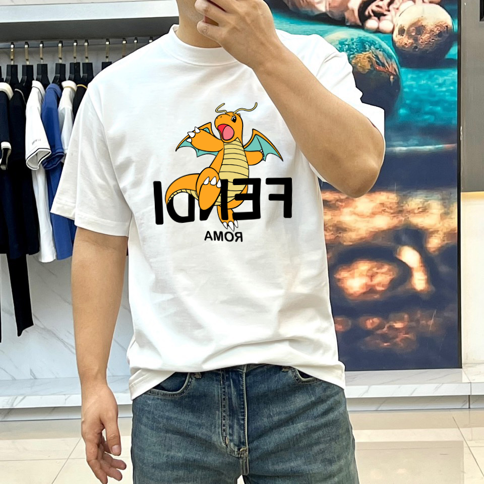 P70 芬迪 夏季新款 印花字母logo休闲短袖t恤。进口100%长绒棉面料，舒适透气，印花图案logo每个细节做到极致，成品完成非常ok！上身极赞，随意百搭！OS版型，S-2XL。