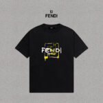P70 Fendi/芬迪 印花Logo百搭潮流短袖T恤男女同款 吊牌 领标 水洗唛 三标齐全 定织定染280克精梳棉面料 尺码：S-XXL 颜色：黑色，白色