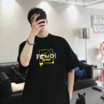 P70 Fendi/芬迪 印花Logo百搭潮流短袖T恤男女同款 吊牌 领标 水洗唛 三标齐全 定织定染280克精梳棉面料 尺码：S-XXL 颜色：黑色，白色