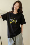 P70 Fendi/芬迪 印花Logo百搭潮流短袖T恤男女同款 吊牌 领标 水洗唛 三标齐全 定织定染280克精梳棉面料 尺码：S-XXL 颜色：黑色，白色