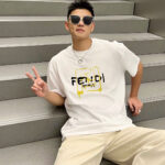 P70 Fendi/芬迪 印花Logo百搭潮流短袖T恤男女同款 吊牌 领标 水洗唛 三标齐全 定织定染280克精梳棉面料 尺码：S-XXL 颜色：黑色，白色